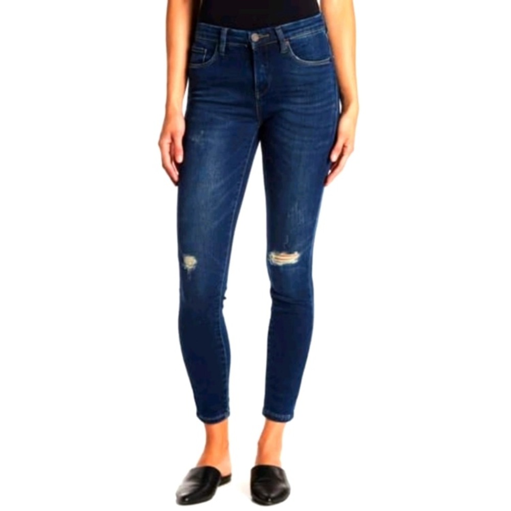 BlankNYC Mid Rise Skinny Distressed Dark Wash Jean